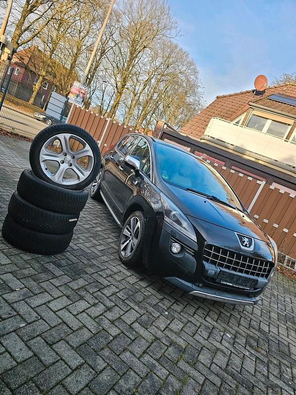 Schwarz Gebraucht 2012 Peugeot 3008 SUV | 8.499 € (Etwas zu teuer) - Bild 1/4
