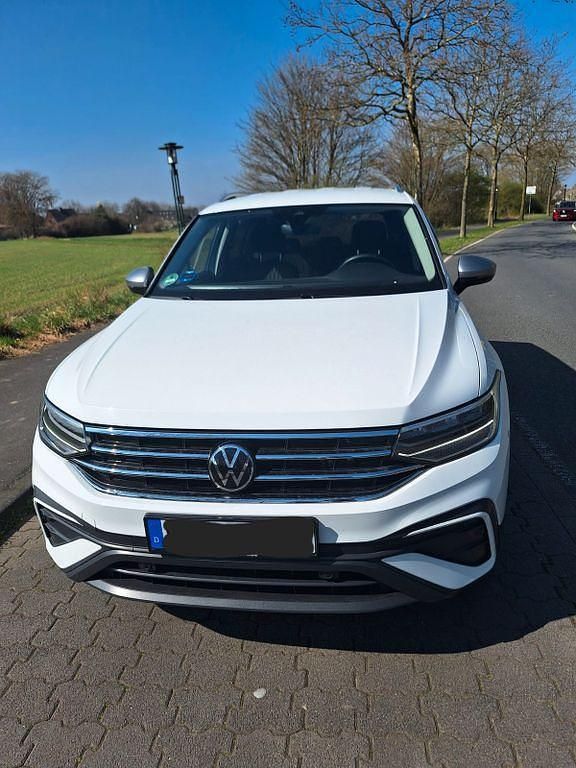 Weiß Gebraucht 2022 VW Tiguan Allspace SUV | 31.100 € (Guter Preis) - Bild 1/4