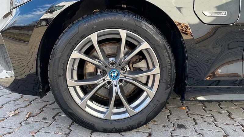 Gebraucht BMW 330e Efficient Dynamics 292 PS (214 kW) 2022 Schwarz uni Kombi