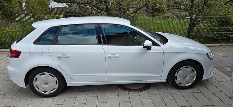 Second-hand Audi A3 Design 190 CP (139 kW) 2019 Alb Berlinǎ