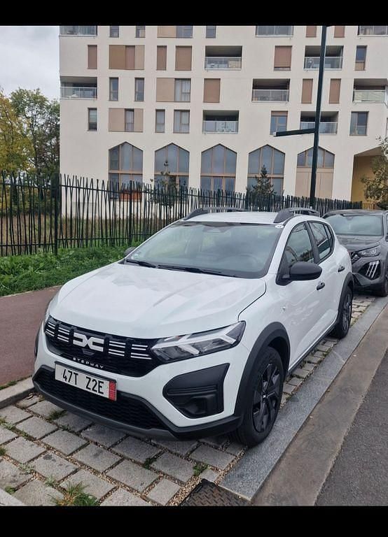 Silber Gebraucht 2025 Dacia Sandero Journey Limousine | 13.500 € (Superpreis) - Bild 1/4