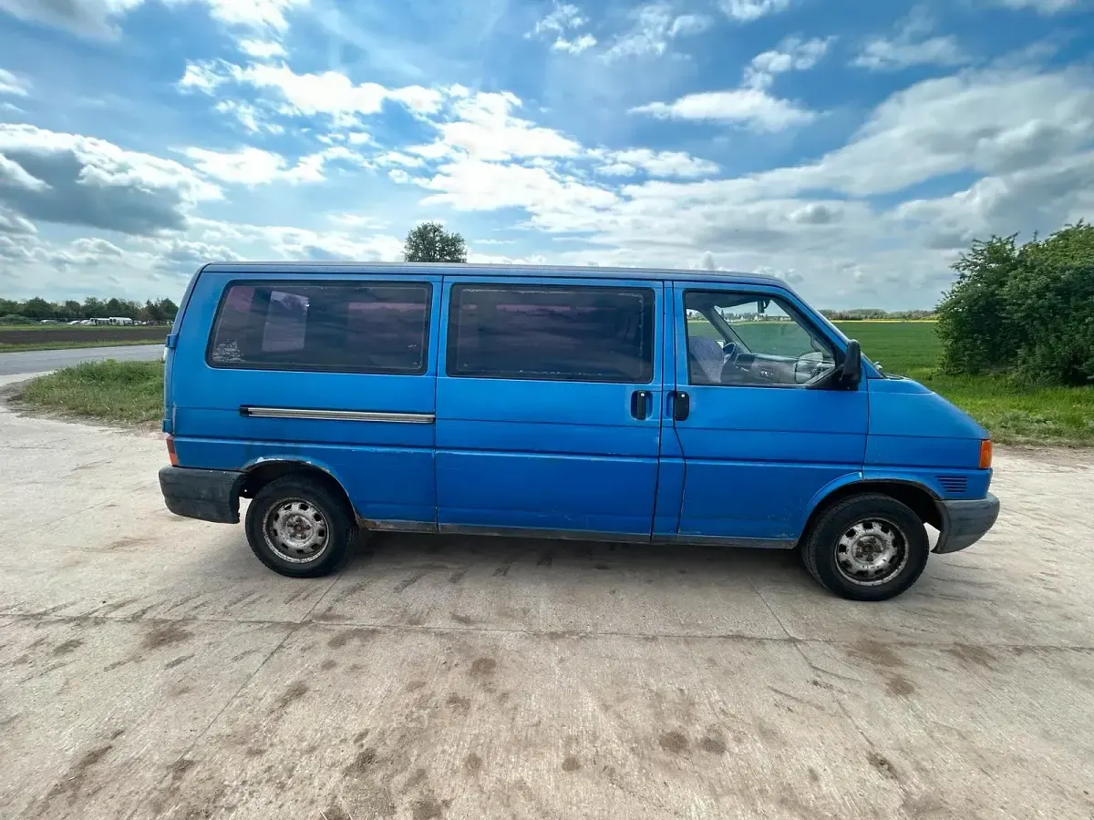 Second-hand VW Transporter 102 CP (75 kW) 1999 Albastru Van