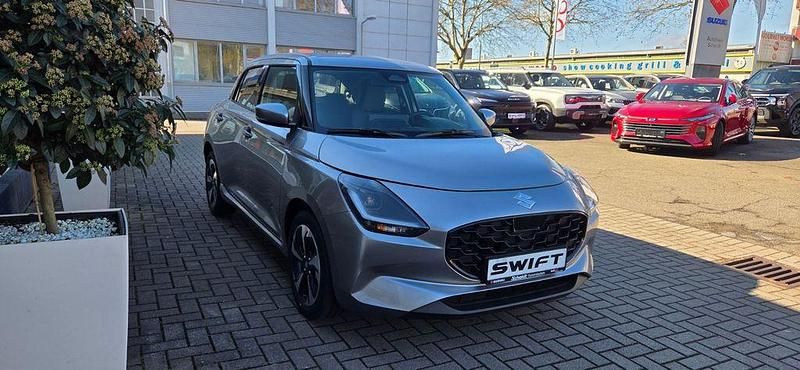 Neu Suzuki Swift Comfort+ 83 PS (61 kW) 2025 Premium silver Kleinwagen