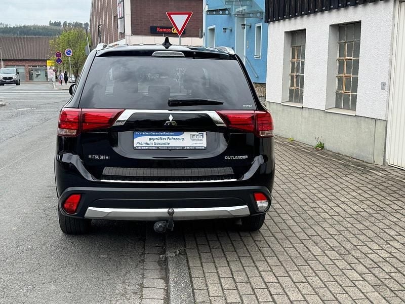 Gebraucht Mitsubishi Outlander Diamant Edition 150 PS (110 kW) 2017 Pantherschwarz (p) SUV