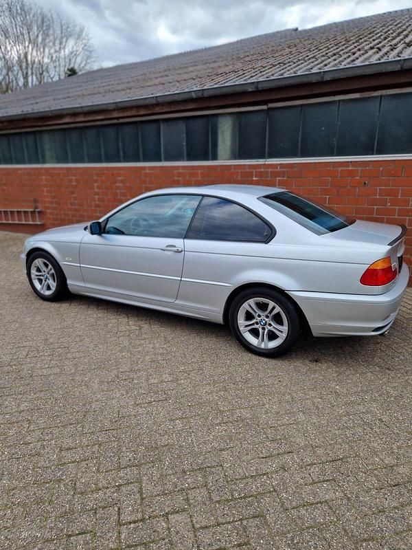 Gebraucht BMW 318 143 PS (105 kW) 2002 Silber Coupé