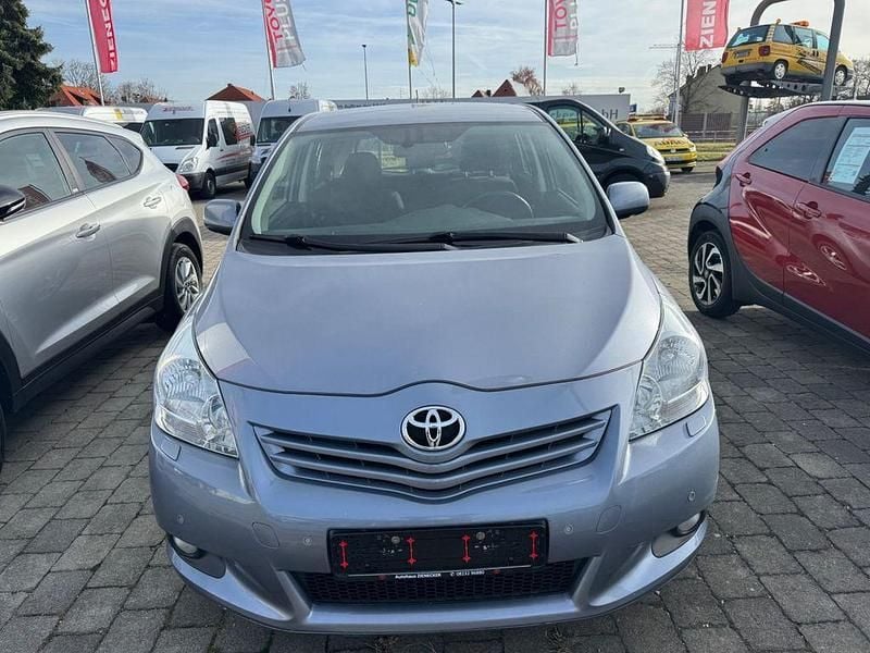 Gebraucht Toyota Verso Executive 147 PS (108 kW) 2010 Silber Van / Kleinbus