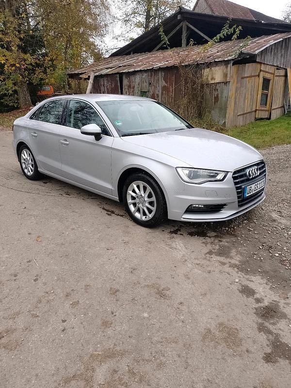 Silber Gebraucht 2013 Audi A3 Ambiente Limousine | 9.500 € (Etwas zu teuer) - Bild 1/4