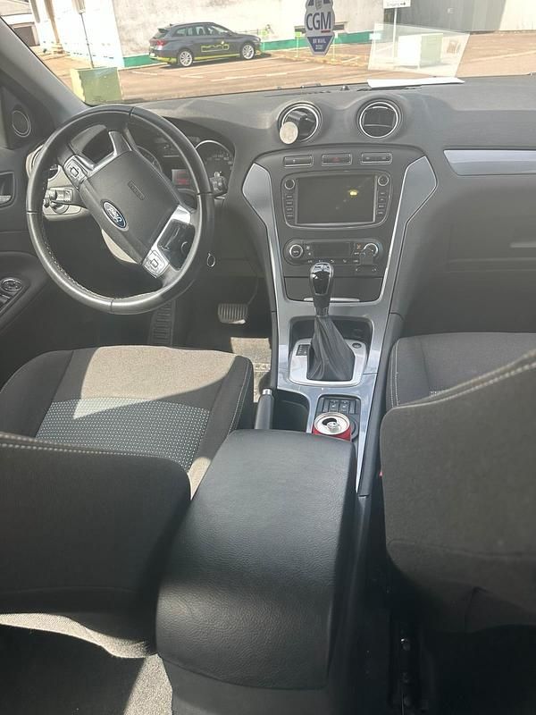 Gebraucht Ford Mondeo 140 PS (102 kW) 2012 Grau Limousine