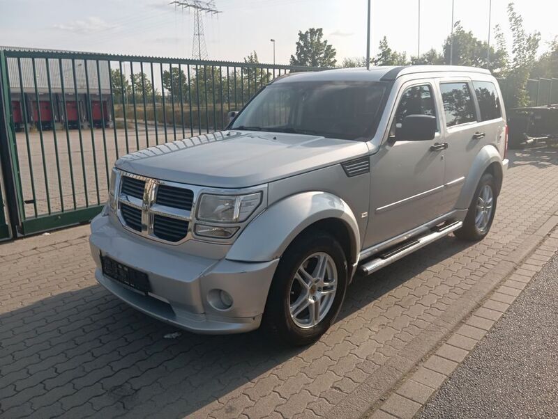 Silber Gebraucht 2009 Dodge Nitro SXT SUV | 2.599 € - Bild 1/4