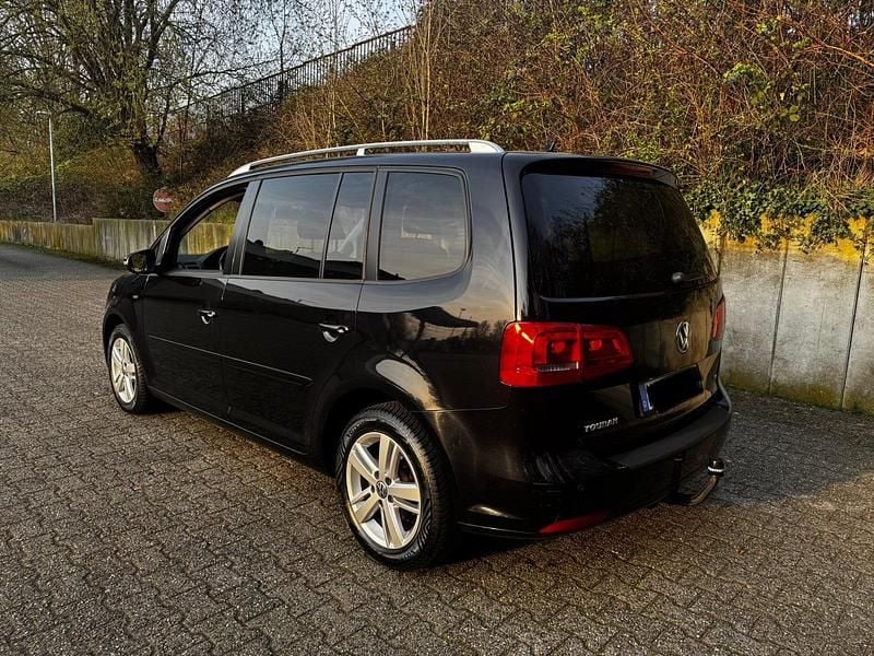 Gebraucht VW Touran 140 PS (102 kW) 2014 Schwarz Van / Kleinbus