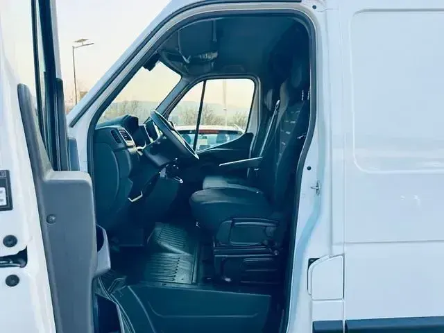 Używany Renault Master 135 KM (99 kW) 2021 Biały Minivan