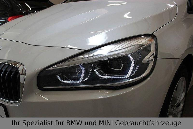 Gebraucht BMW 220 Active Tourer Advantage 190 PS (139 kW) 2020 Weiß Van / Kleinbus