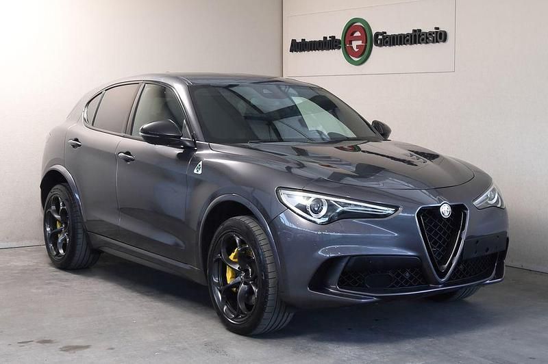 Grau Gebraucht 2021 Alfa Romeo Stelvio Quadrifoglio SUV | 49.990 € (Superpreis) - Bild 1/4