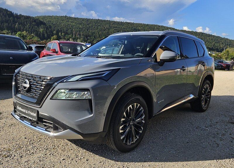 Grau Gebraucht 2024 Nissan X-Trail Tekna SUV | 45.990 € - Bild 1/4