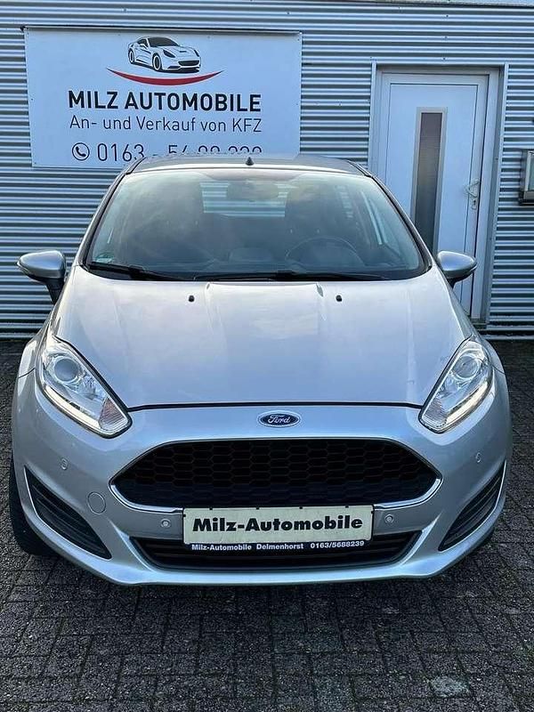 Polarsilber metallic Gebraucht 2017 Ford Fiesta Trend Kleinwagen | 6.390 € (Fairer Preis) - Bild 1/3