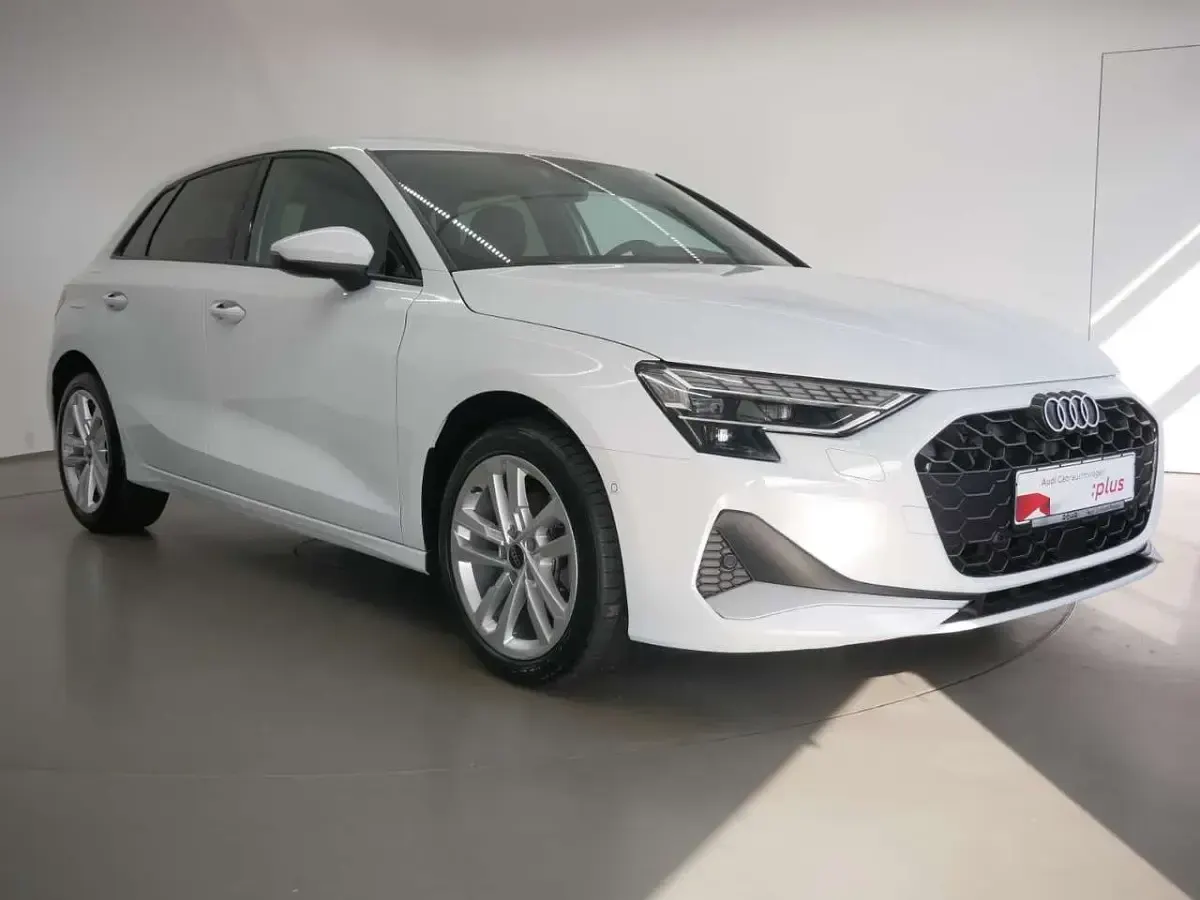 Gebraucht Audi A3 Advanced Plus 150 PS (110 kW) 2025 Gletscherweiss metallic Limousine