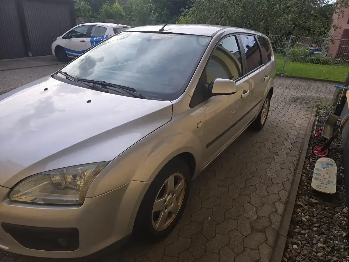 Gebraucht Ford Focus 108 PS (79 kW) 2006 Grau Kombi