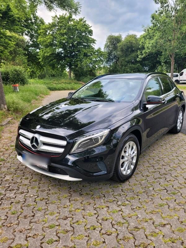 Schwarz Gebraucht 2015 Mercedes GLA200 SUV | 18.500 € (Etwas zu teuer) - Bild 1/4