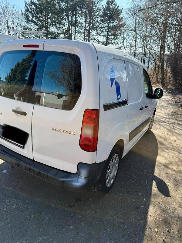 Gebraucht Peugeot Partner 90 PS (66 kW) 2011 Weiß Van / Kleinbus