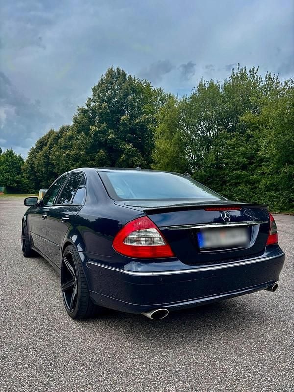 Violet Gebraucht 2008 Mercedes E500 Limousine | 8.900 € (Superpreis) - Bild 1/4