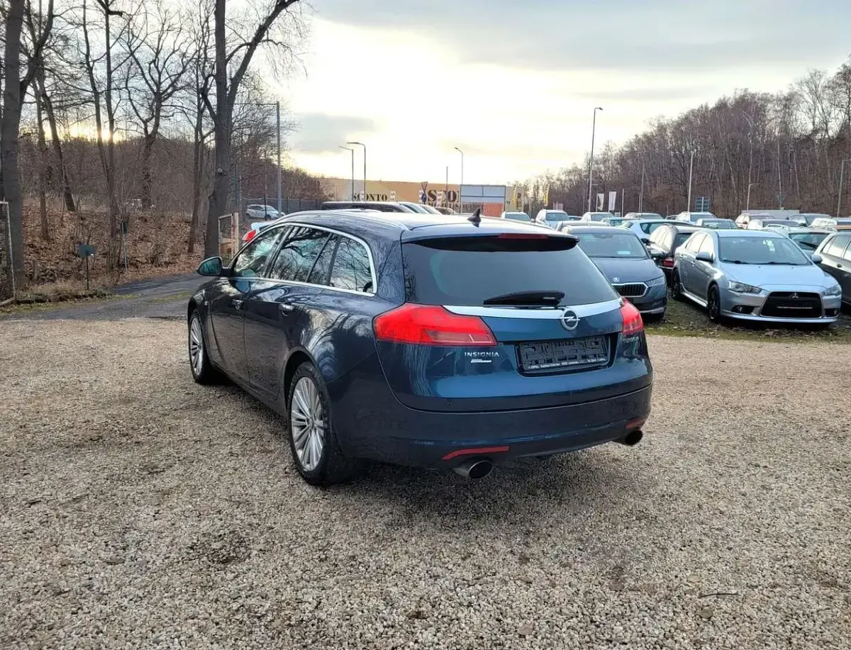 Usata Opel Insignia Innovation 250 CV (183 kW) 2012 Blu Station wagon