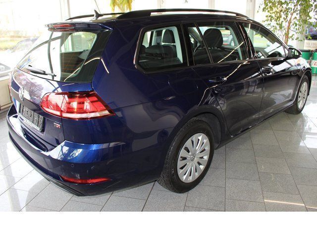 Gebraucht VW Golf VII 116 PS (85 kW) 2018 Blau metallic Kombi