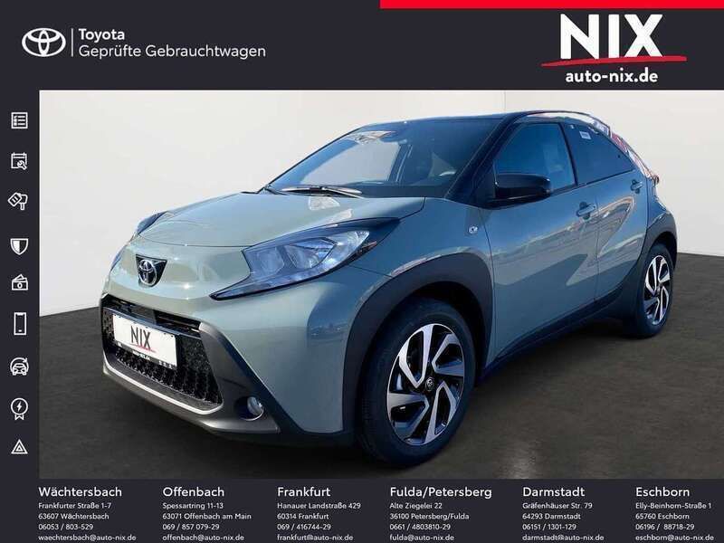 Urban khaki / night sky black Gebraucht 2024 Toyota Aygo Team Kleinwagen | 18.600 € (Etwas zu teuer) - Bild 1/4