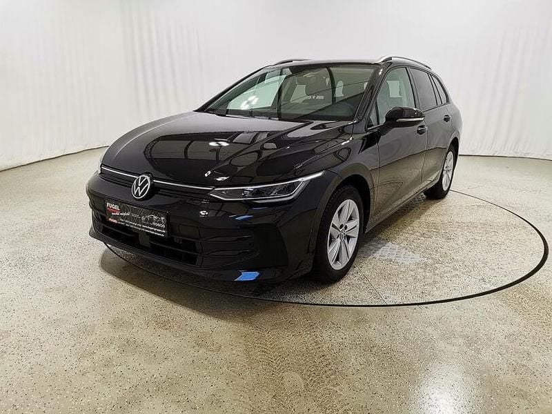 Gebraucht VW Golf VIII Life 200 PS (147 kW) 2024 Grenadillschwarz metallic Kombi