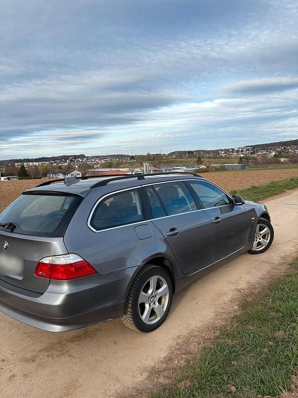 Gebraucht BMW 530 235 PS (172 kW) 2010 Grau Kombi