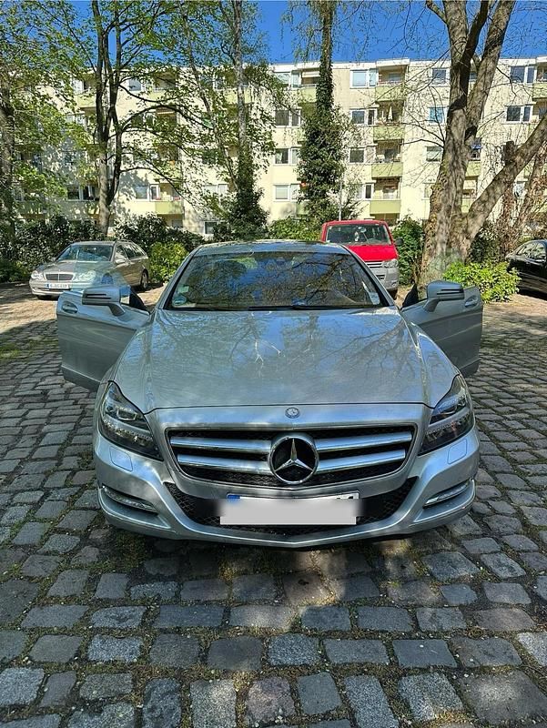 Grau Gebraucht 2012 Mercedes CLS350 Limousine | 19.800 € (Fairer Preis) - Bild 1/4