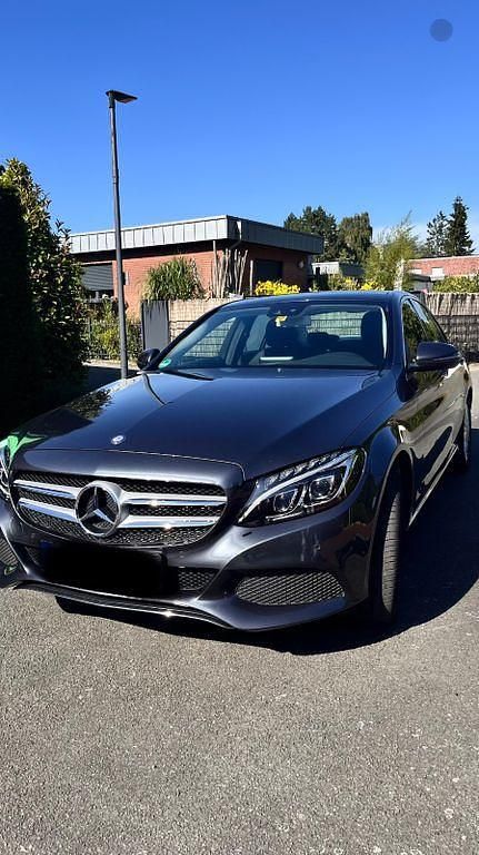 Grau Gebraucht 2015 Mercedes C250 Limousine | 22.500 € (Fairer Preis) - Bild 1/4