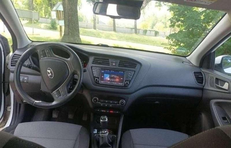 Gebraucht Hyundai i20 Style 120 PS (88 kW) 2018 Weiß Limousine