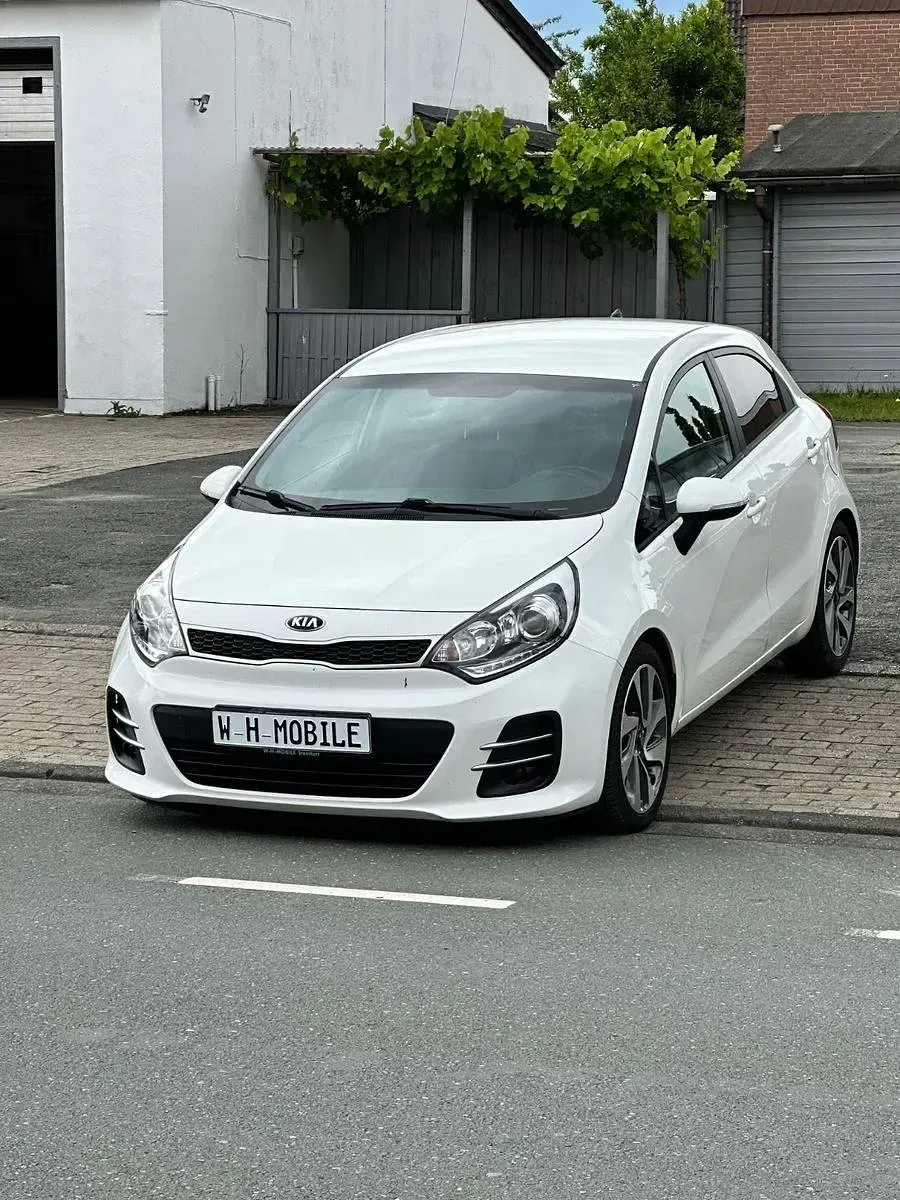 Gebraucht Kia Rio Spirit 84 PS (61 kW) 2017 Weiß Kleinwagen