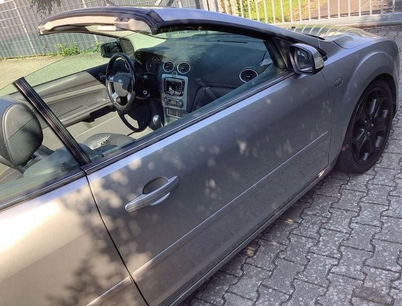 Gebraucht Ford Focus Cabriolet Titanium 145 PS (106 kW) 2007 Silber Cabrio