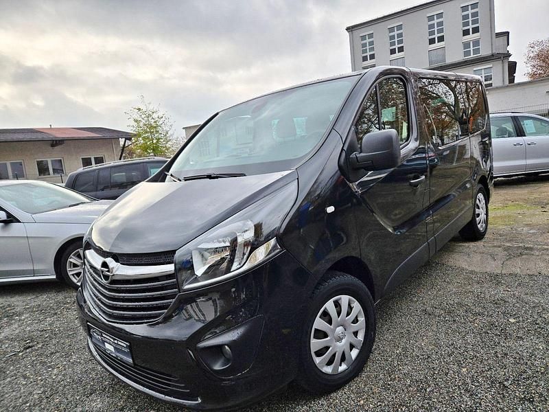 Schwarz Gebraucht 2016 Opel Vivaro Van / Kleinbus | 14.990 € (Fairer Preis) - Bild 1/4