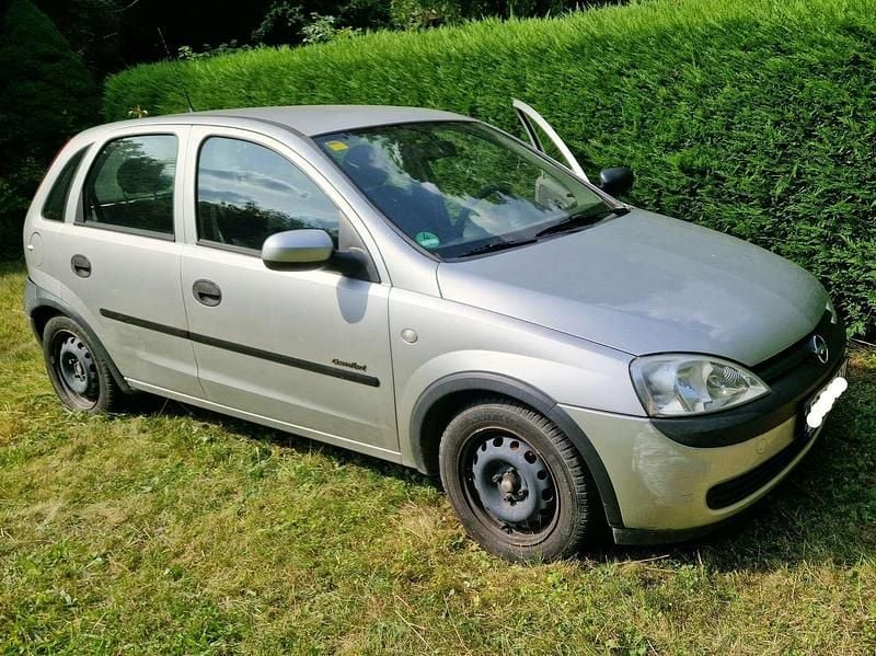 Grau Gebraucht 2001 Opel Corsa Limousine | 750 € (Guter Preis) - Bild 1/4