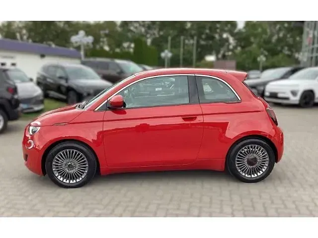 Gebraucht Fiat 500e Red 86 kW (118 PS) 2022 Red vr111/a) (rot Kleinwagen