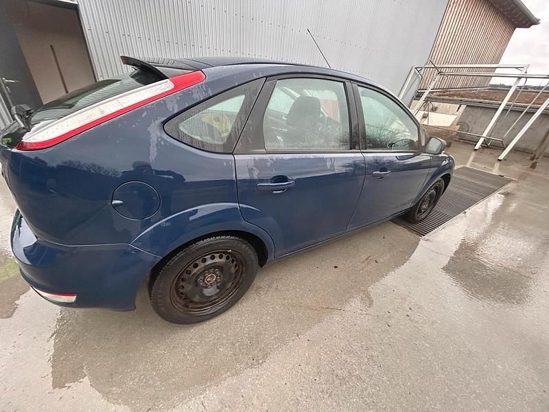 Gebraucht Ford Focus 105 PS (77 kW) 2011 Blau Limousine