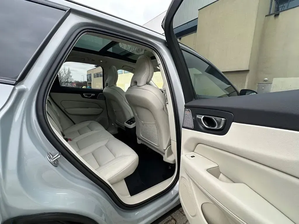 Gebraucht Volvo XC60 Ultimate 197 PS (144 kW) 2023 Grau SUV