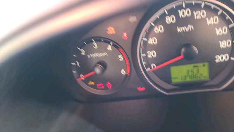 Gebraucht Hyundai H-1 115 PS (84 kW) 2015 Weiß Van / Kleinbus