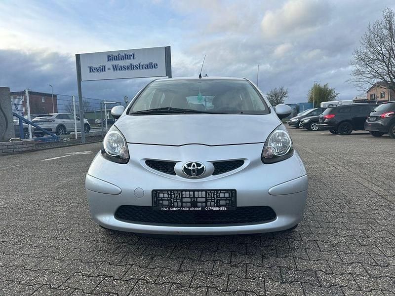 Gebraucht Toyota Aygo Basis 68 PS (50 kW) 2008 Silber Kleinwagen