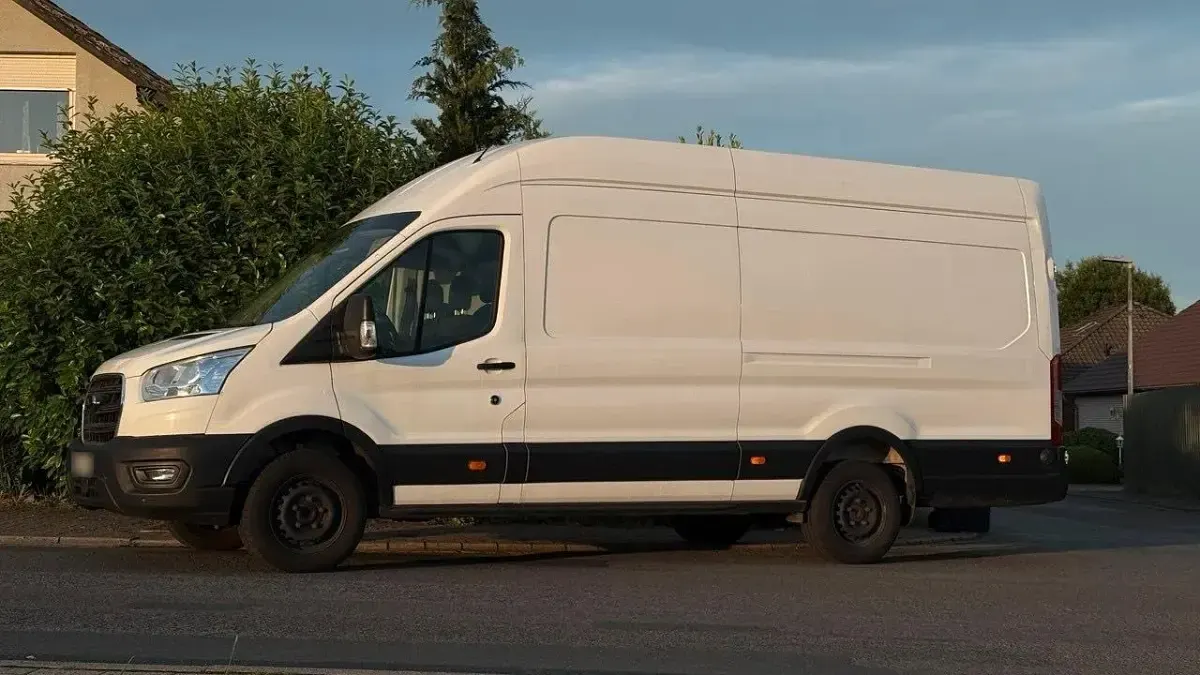 Gebraucht Ford Transit Trend 130 PS (95 kW) 2021 Weiß Limousine