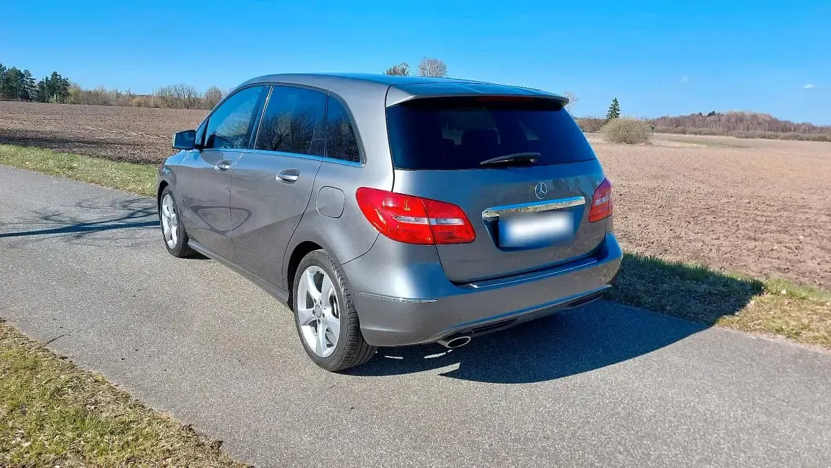 Gebraucht Mercedes B180 122 PS (89 kW) 2011 Grau Kleinwagen