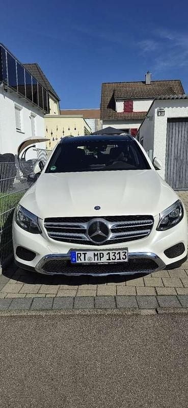 Weiß Gebraucht 2016 Mercedes GLC250 SUV | 28.500 € (Etwas zu teuer) - Bild 1/4