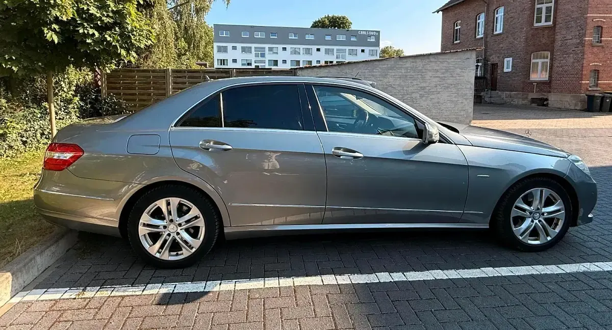 Gebraucht Mercedes E350 Avantgarde 231 PS (169 kW) 2010 Silber Limousine