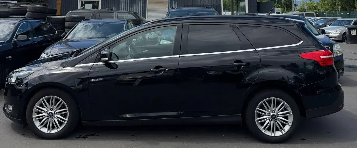 Gebraucht Ford Focus Cool & Connect 125 PS (91 kW) 2018 Schwarz Kombi