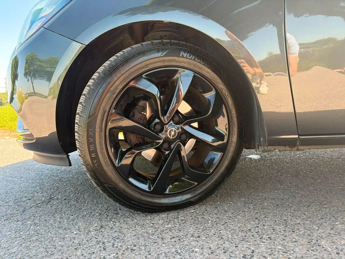 Gebraucht Opel Corsa Color Edition 90 PS (66 kW) 2017 Schwarz Kleinwagen