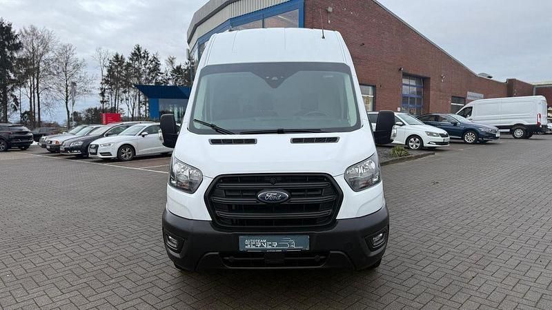 Gebraucht Ford Transit Trend 131 PS (96 kW) 2023 Weiß Limousine