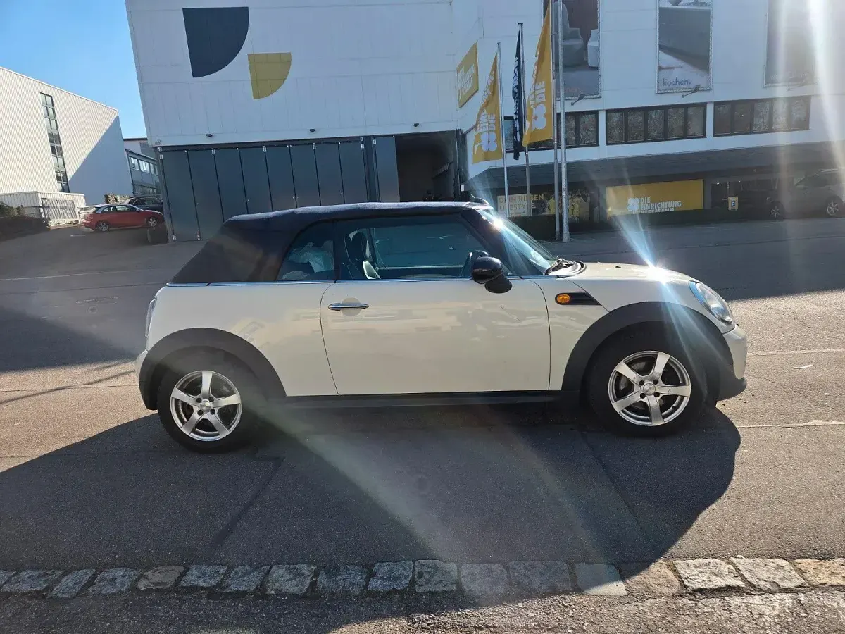 Second-hand Mini Cooper D Cabriolet 111 CP (81 kW) 2011 Alb Cabrio