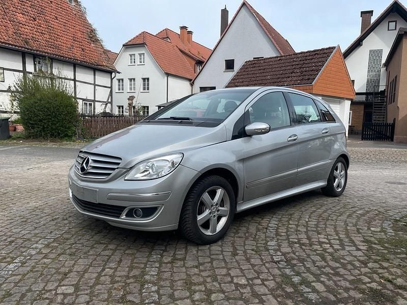 Gebraucht Mercedes B200 136 PS (100 kW) 2008 Silber Van / Kleinbus
